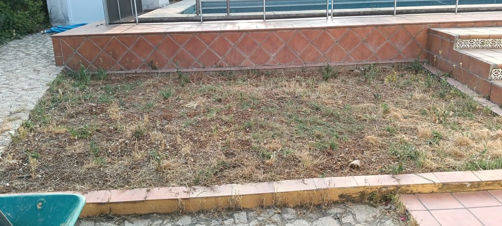 Terreno antes de la instalacion de cesped artificial - Limcesped Sevilla